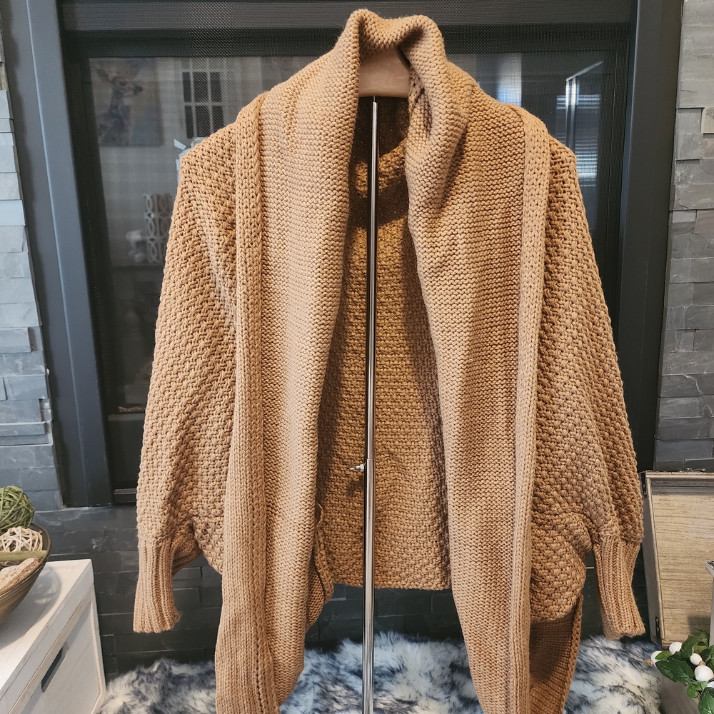 Elegant Tan Women's Cableknit Cardigan